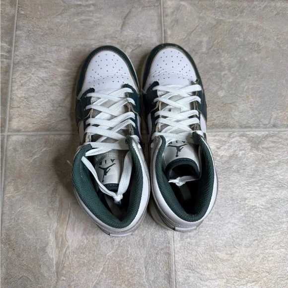 Air Jordan 1 Mid Oxidized Green GS Shoe Size 5.5Y Green FQ8088-103 Preowned - Picture 5 of 8